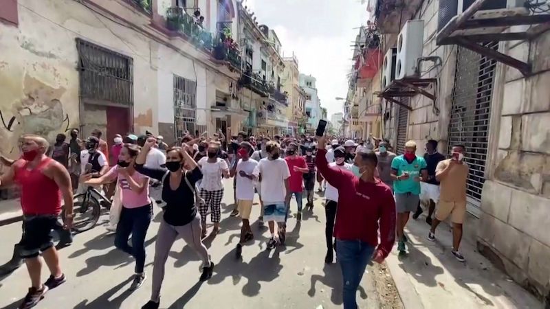 Kubánci ve velkém protestují. Poprvé po 30 letech